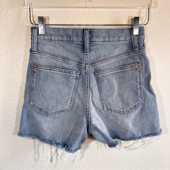 Madewell high rise denim shorts in Watt wash: Summerweight edition - Picture 4 of 12